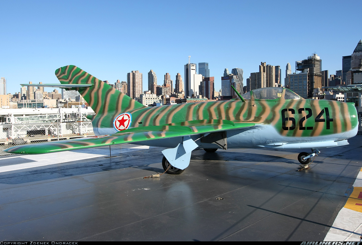 Mikoyan-Gurevich MiG-15.jpg